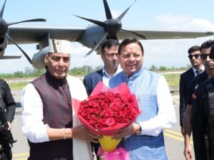 Dhami ने 4 साल में मारा चौका, 6 साल में छक्का मारने में होंगे सफल: राजनाथ सिंह