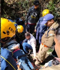 Nainital: खाई में गिरी जागेश्वर जा रहे पर्यटकों की कार, 2 युवकों की हुई मौत