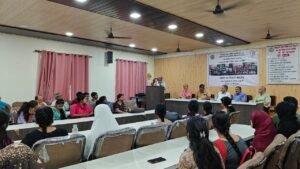 Haldwani: कॉलेज की छात्राओं ने खुद मॉडल बनाने सीखे, स्कूलों में जाकर दी ट्रेनिंग